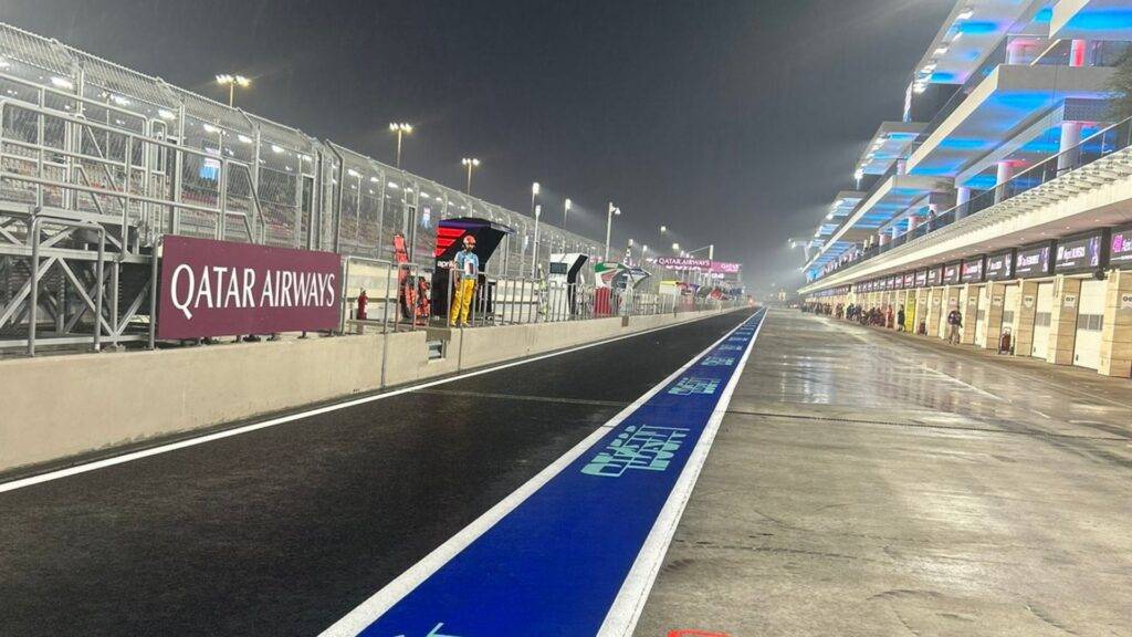 Moto2, la pioggia stravolge il venerdì in Qatar. Hanno girato solo quattro piloti!