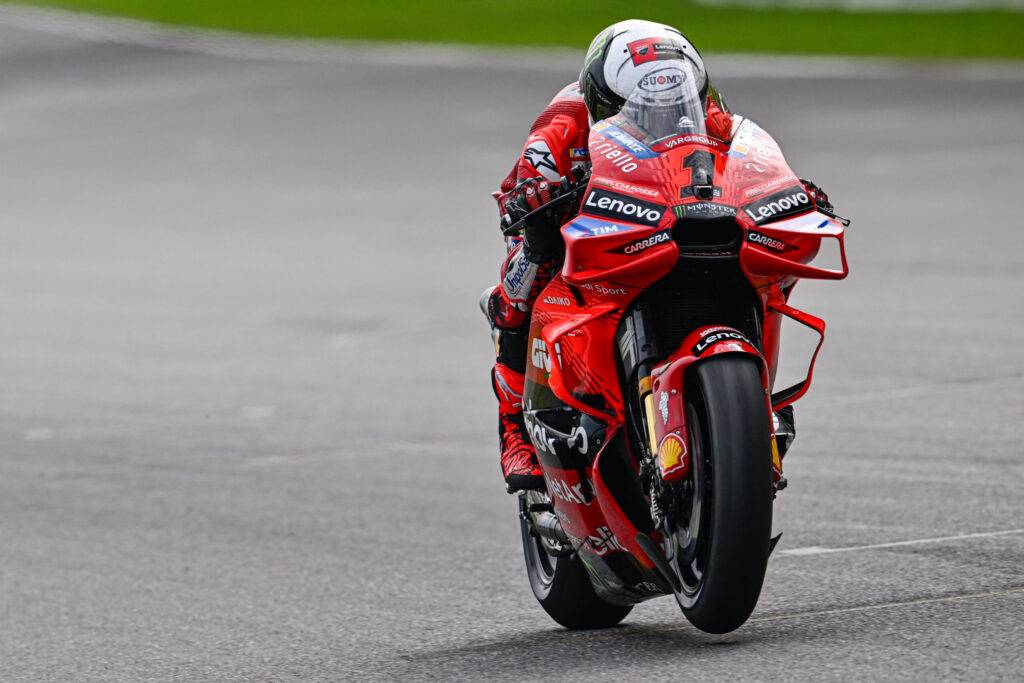 La Ducati Desmosedici GP di Gigi Dall'Igna è la moto su cui hanno debuttato le ali nel 2015 e l'abbassatore nel 2018