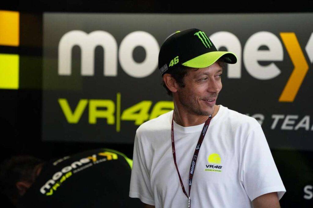 Valentino Rossi a Bagnaia dopo la vittoria su Marquez: “Sarò in debito con te per tutta la vita”