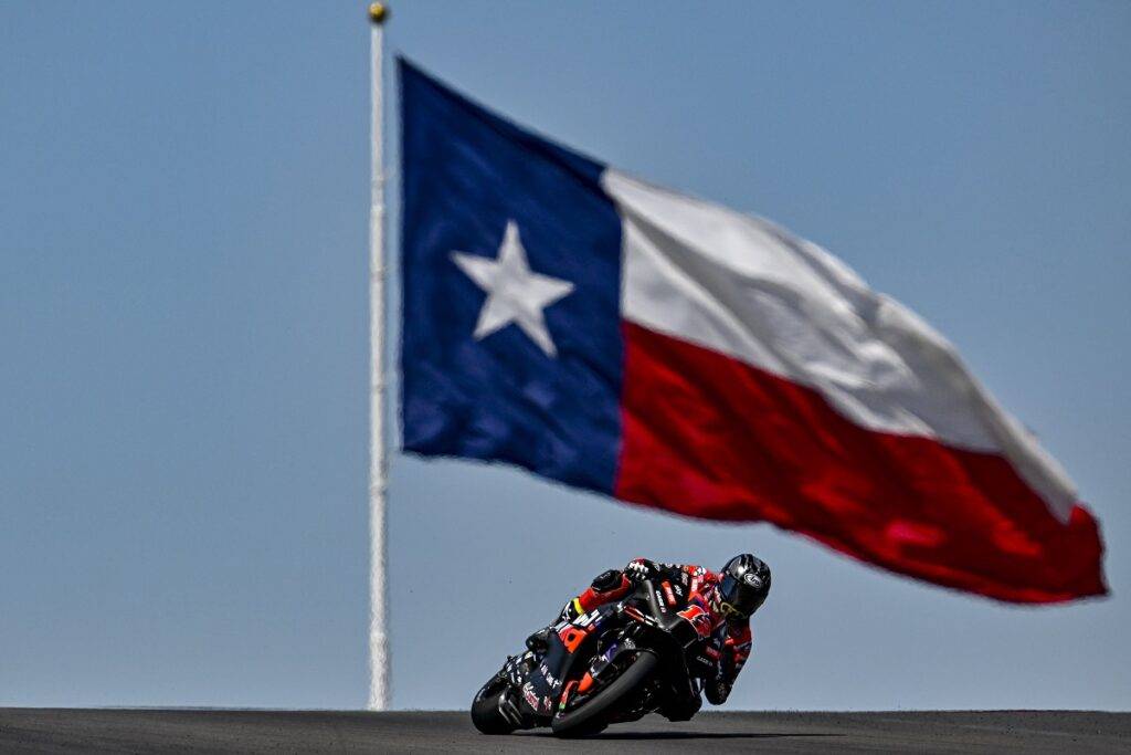 MotoGP: pole ancora a Vinales! Spettacolare Acosta in prima fila insieme a Marquez. Doppia caduta per Martin.