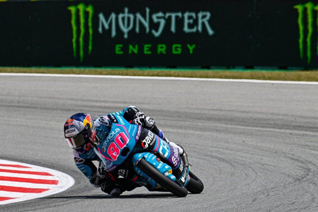 David Alonso vince in Moto3 davanti a Ortolà e Rueda. Lunetta 7°