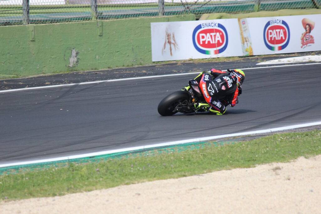 CIV SBK, Bernardi porta l’Aprilia davanti. Secondo Pirro e terzo Delbianco