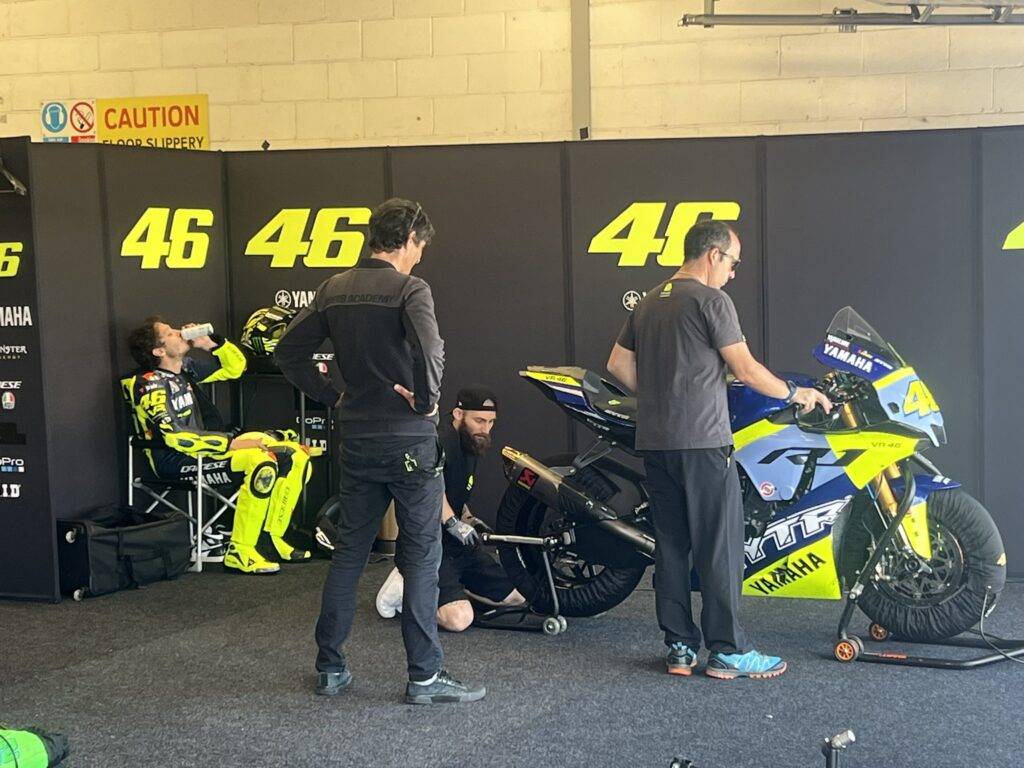 Pausa MotoGP? Bagnaia e Bezzecchi con Valentino Rossi a Silverstone mentre Zarco prepara la 8 ore di Suzuka con Honda