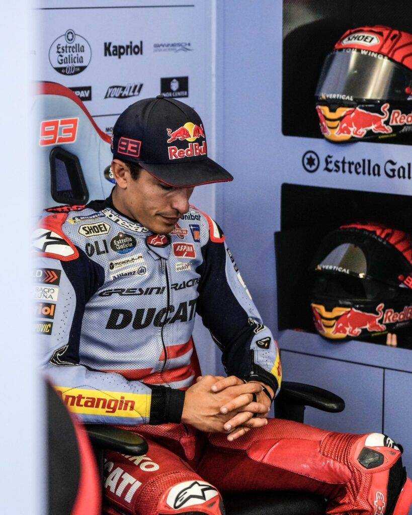 Clamoroso: Marc Marquez penalizzato per pressione irregolare. Dieci posizioni di penalità