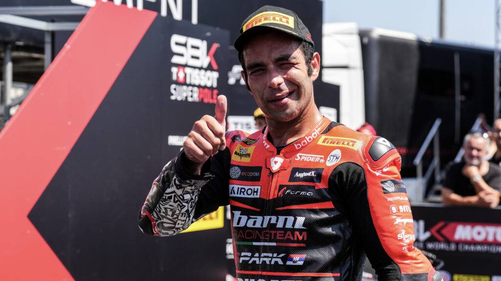 Toprak Razgatlioglu vince l'undicesima. Bautista - Petrucci, podio per entrambi dopo una gara spettacolare.