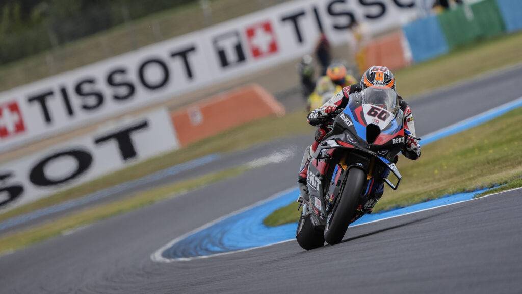 Micheal Van Der Mark comanda il primo giorno a Magny-Cours. Brutta caduta per Toprak.