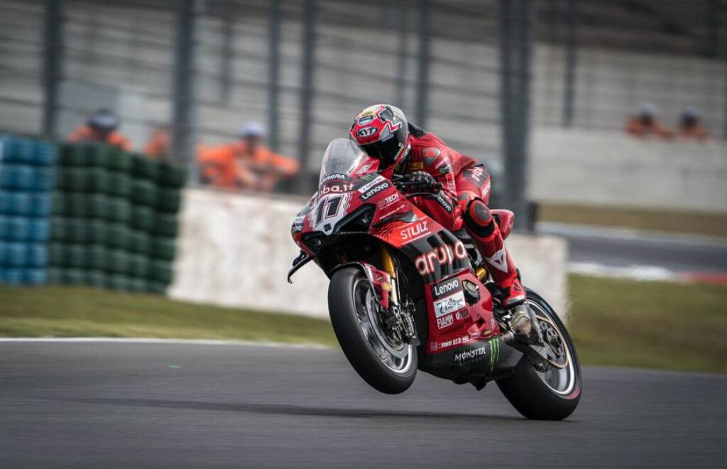 Bulega è più forte del dolore: vince a Magny-Cours