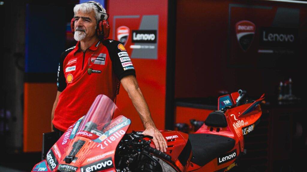 Gigi Dall’Igna sul contatto Marquez-Bagnaia: “Un peccato perdere punti così.”