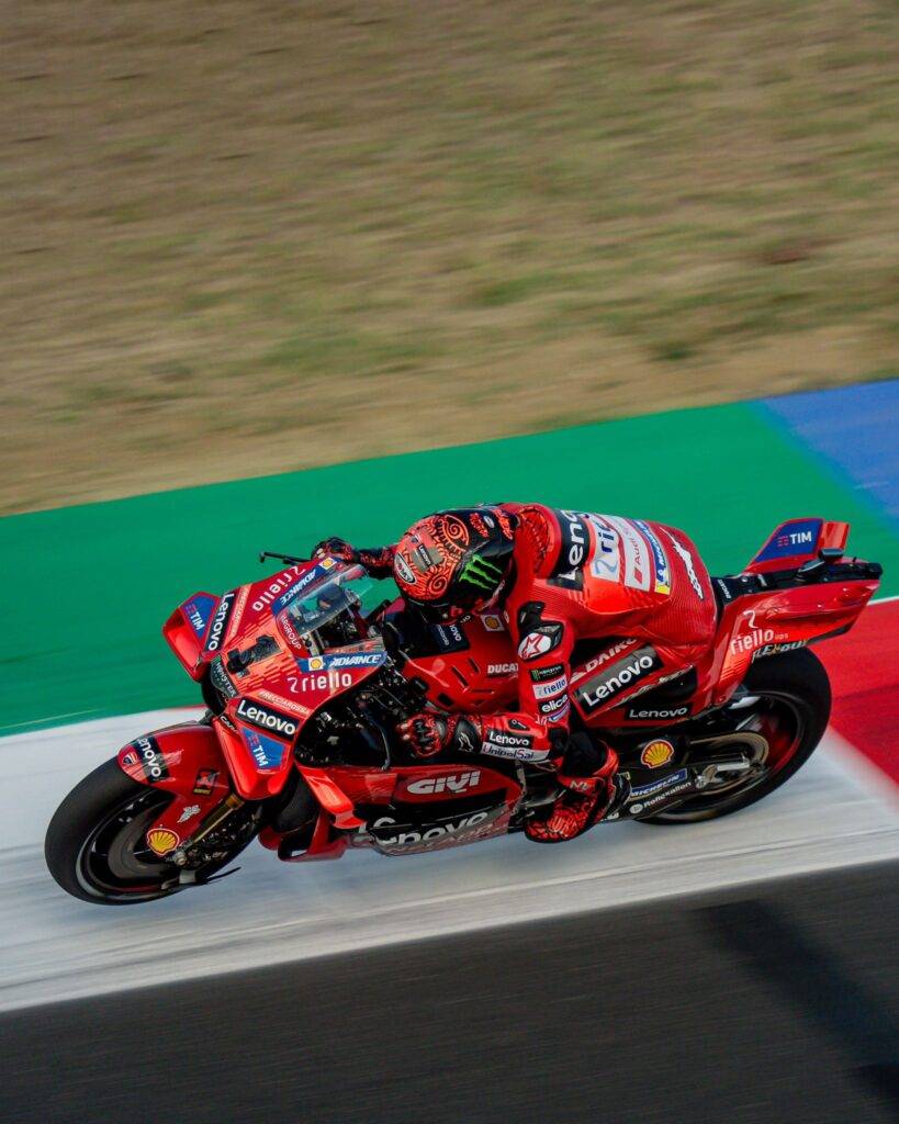 Pecco Bagnaia il più veloce nel venerdì di Misano. Seguono Marquez e Martin