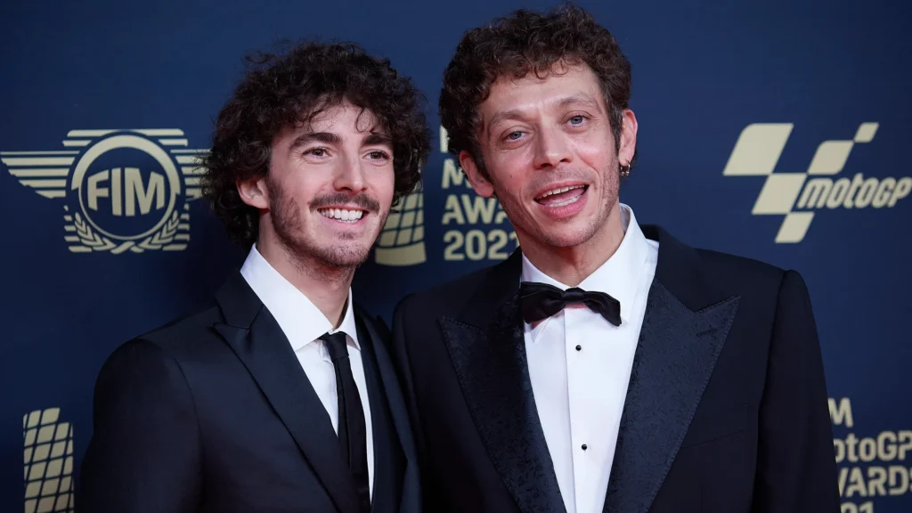 Valentino Rossi ha già un’idea: “Pecco Bagnaia si riscatterà nel 2025”.