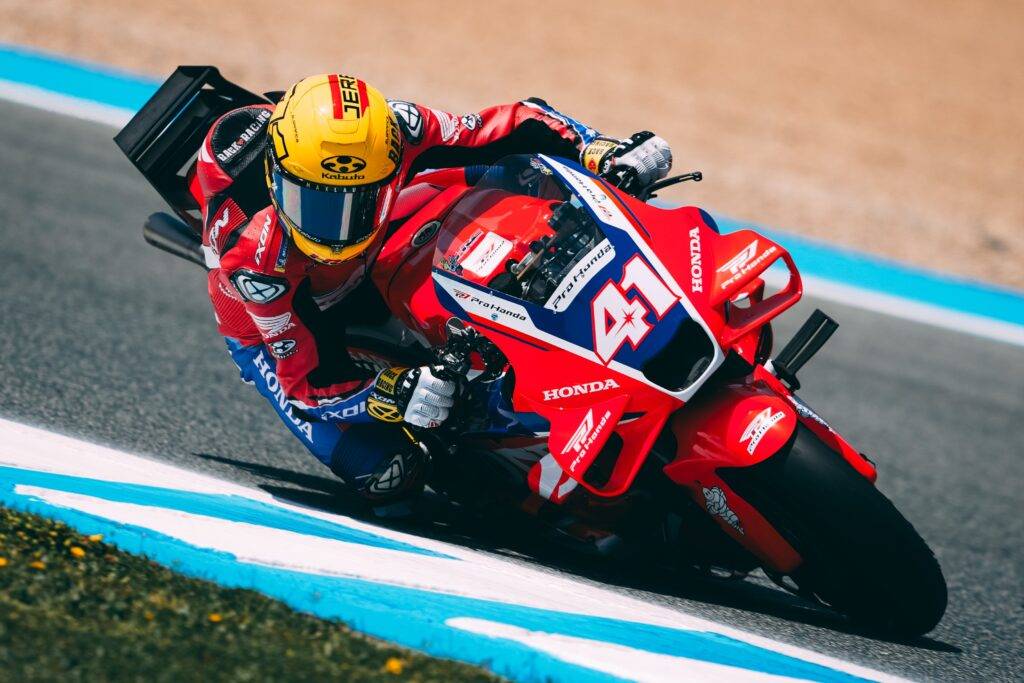 Aleix Espargaro in pista con la Honda a Jerez