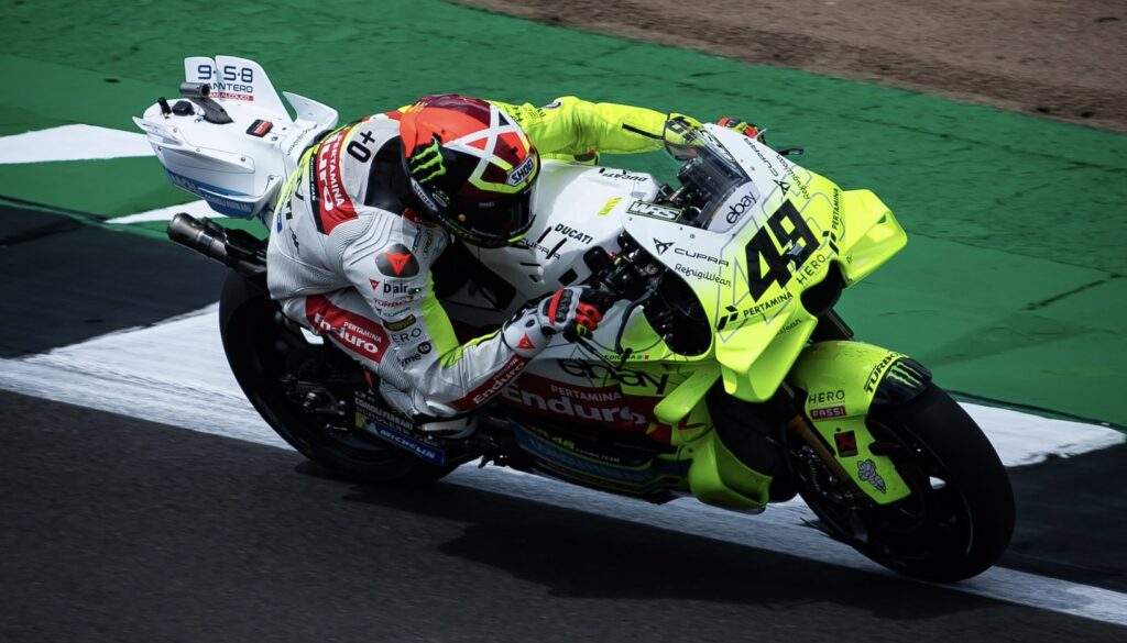 MotoGP, Uccio dice la sua sulla GP25: “Non dà fiducia, Marc ha un palo all’anteriore.”