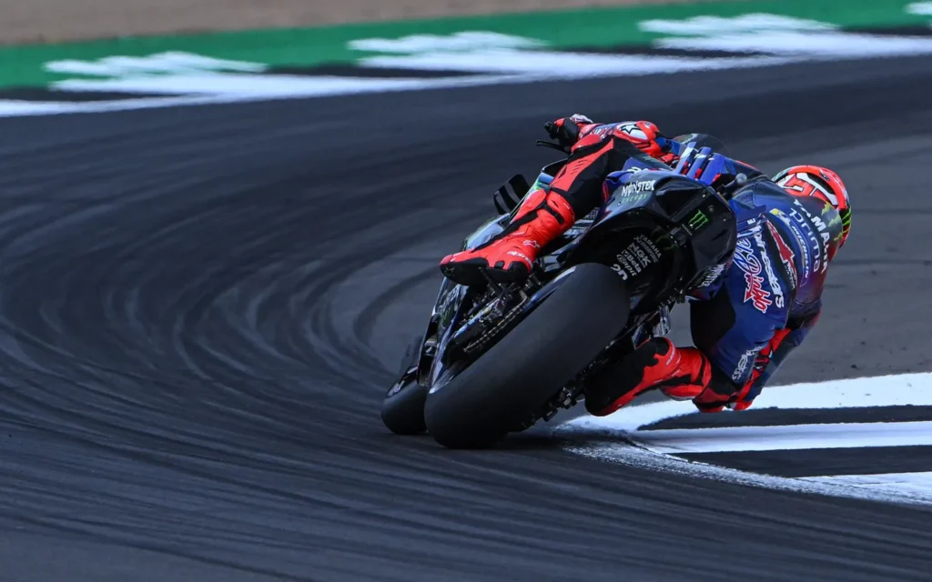 Fabio Quartararo prende un’altra pole position a Silverstone, poi Alex e Bagnaia. 4° Marc