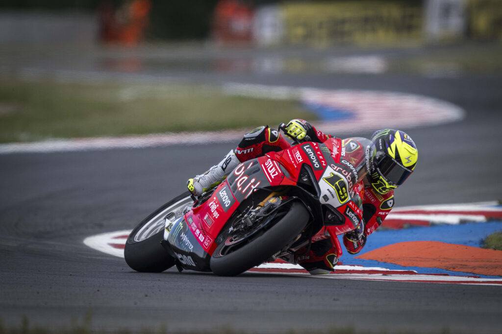 Alvaro Bautista in pista a Most in WorldSBK