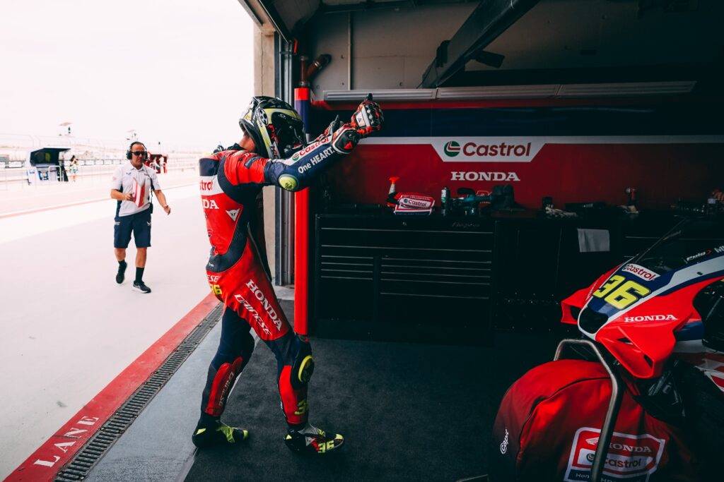 Joan Mir nel box HRC ad Aragon