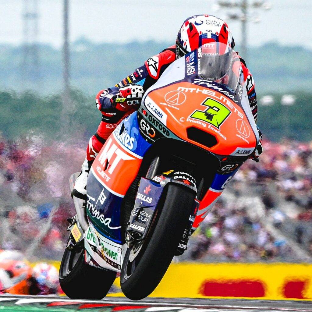Sergio Garcia in sella alla Boscoscuro del team MTHelmets in Moto2