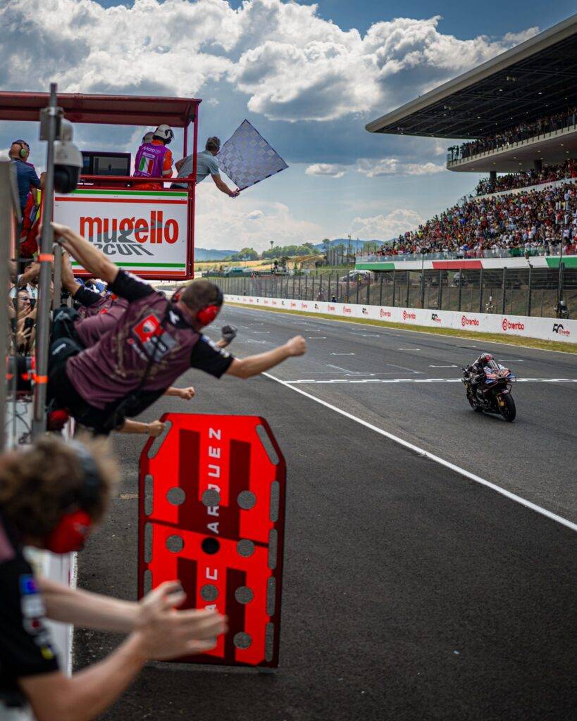 Marc Marquez taglia il traguardo