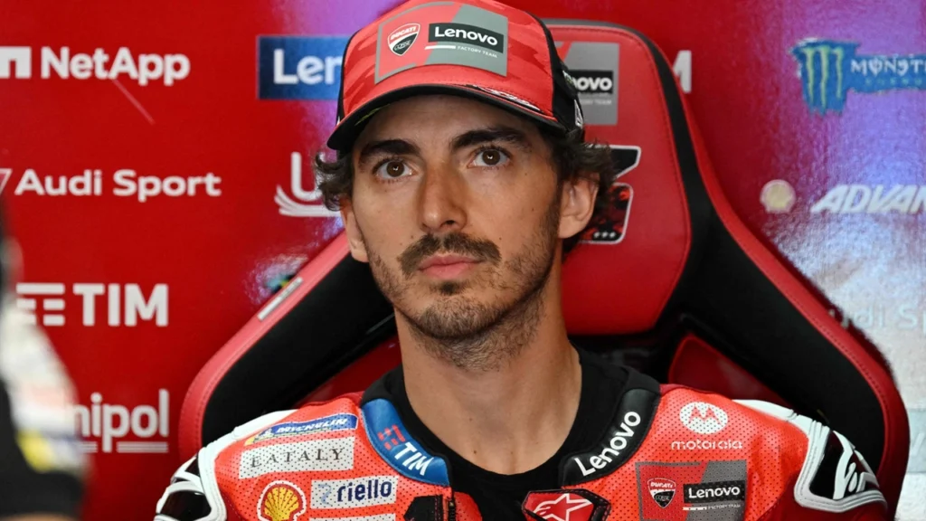 Pecco Bagnaia obbligato a cambiare: “Mi sono scusato con la mia squadra. É colpa mia, devo adattarmi ma non so come”.