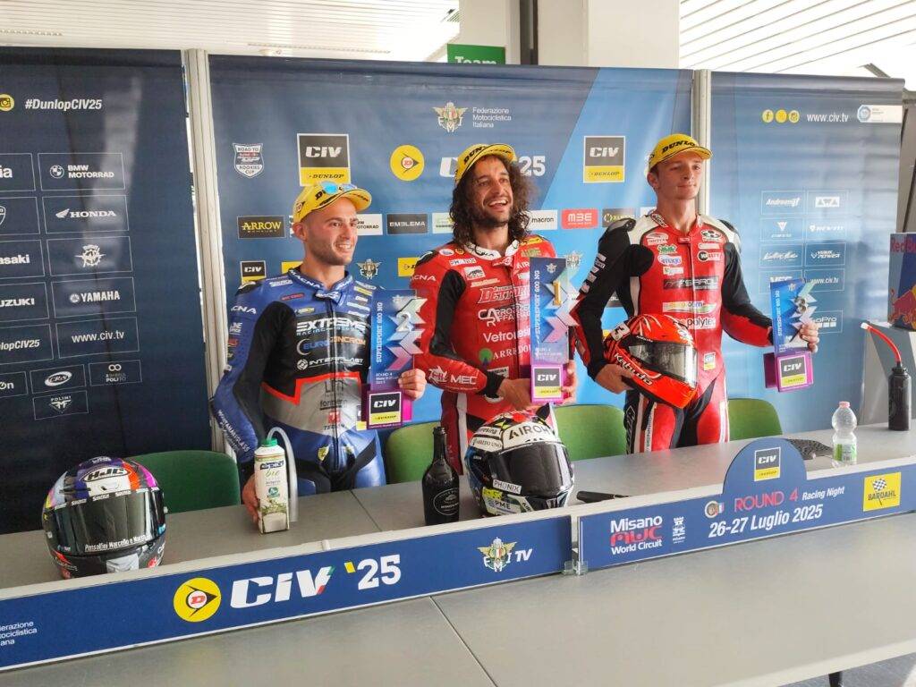 CIV Supersport, doppietta romantica di Mantovani, Ottaviani e Rato vincono la guerra per il podio!