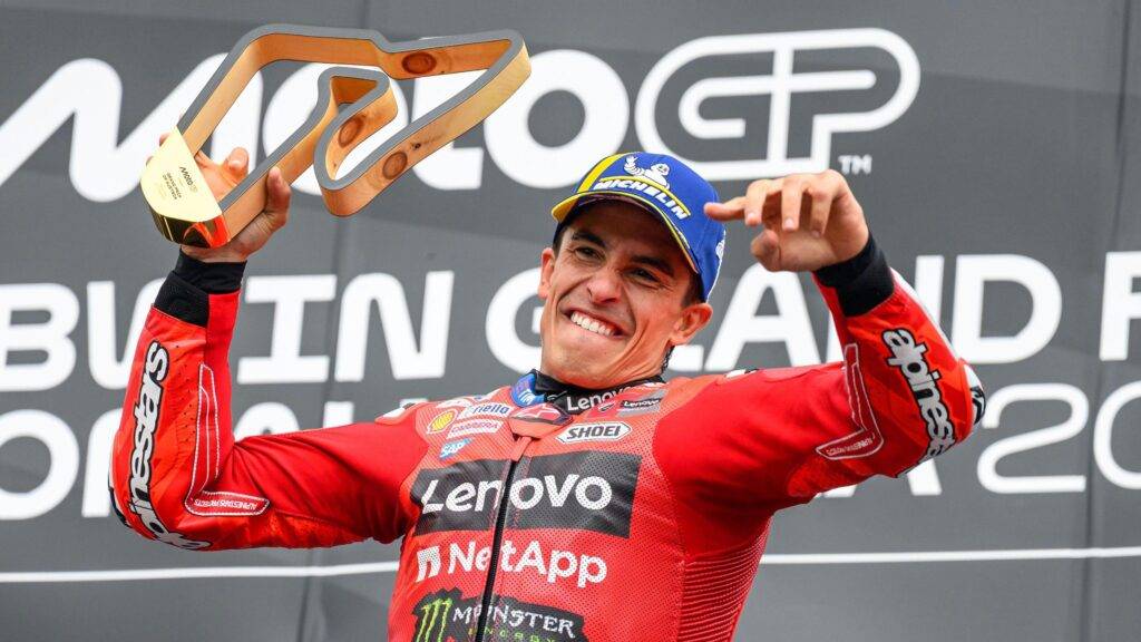 Marc Marquez vince in Ungheria davanti a Pedro Acosta e Marco Bezzecchi. Che rischio per Bastianini!