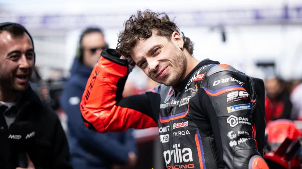 Marco Bezzecchi show a Motegi che chiude il venerdì in 1° posizione. Seguono Acosta e Marquez. Chiudono 7° Pecco Bagnaia e 14° Alex.