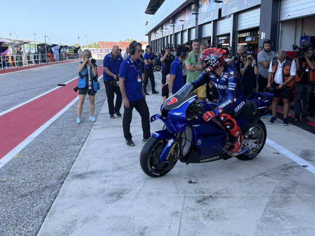 Augusto Fernandez in pista a Misano con il nuovo motore V4